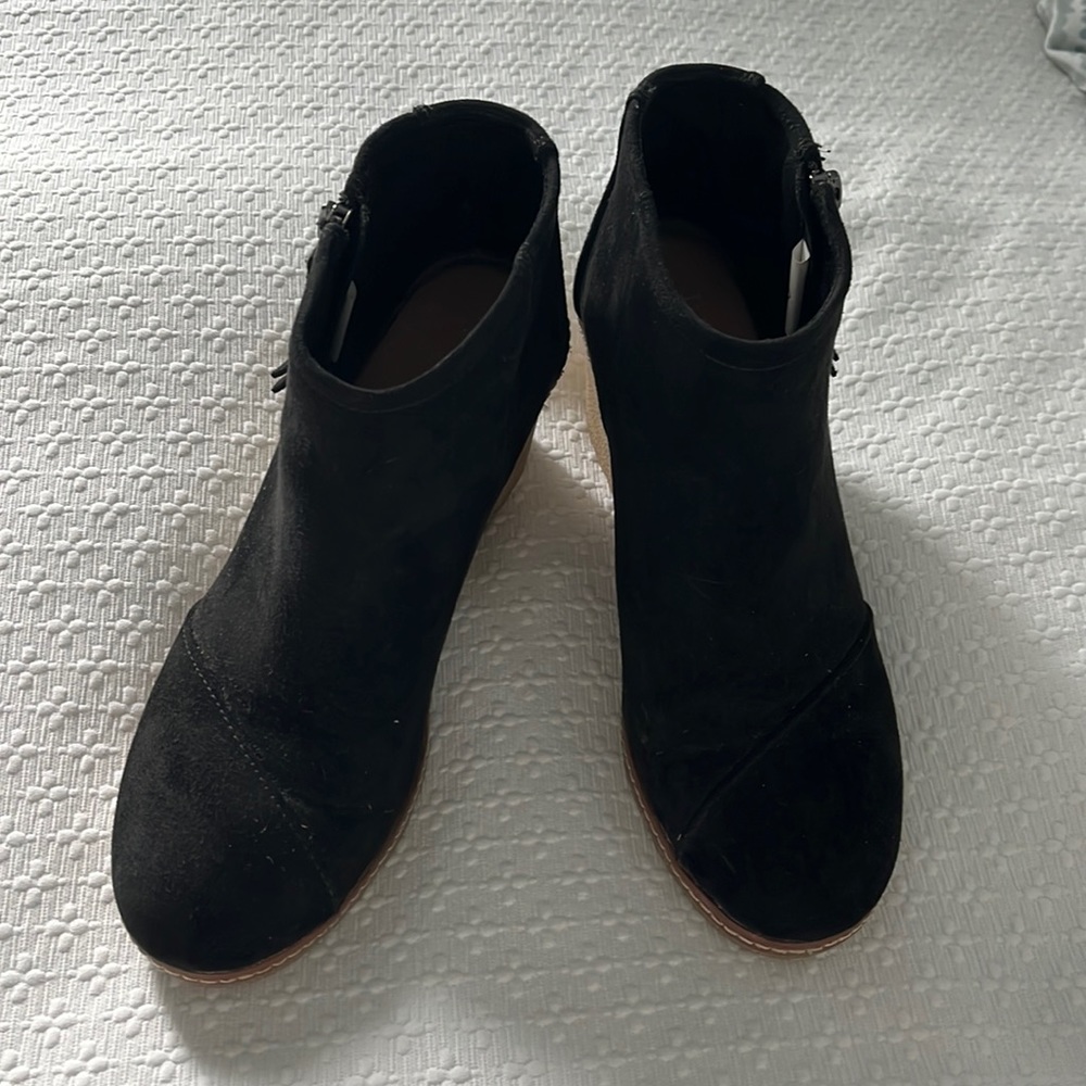 Toms wedge booties
